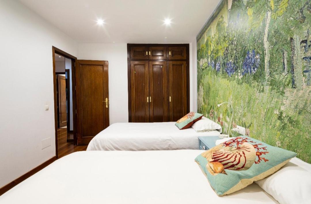 Lujoso Y Amplio Piso Con 5 Apartment *